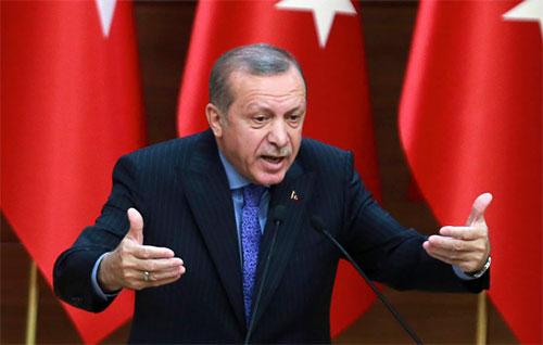 Erdogan acusa a EEUU de armar a terroristas en Siria